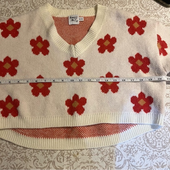 Princess Polly cropped v-neck sweater w/ flower prints Size S/M - Picture 3 of 4
